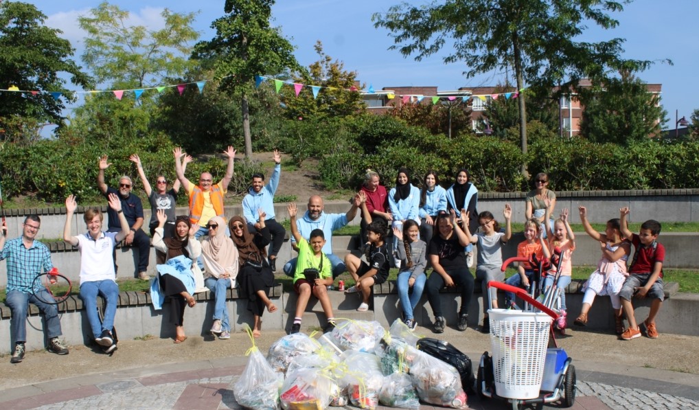 Wecare Groep mensen die buiten zitten